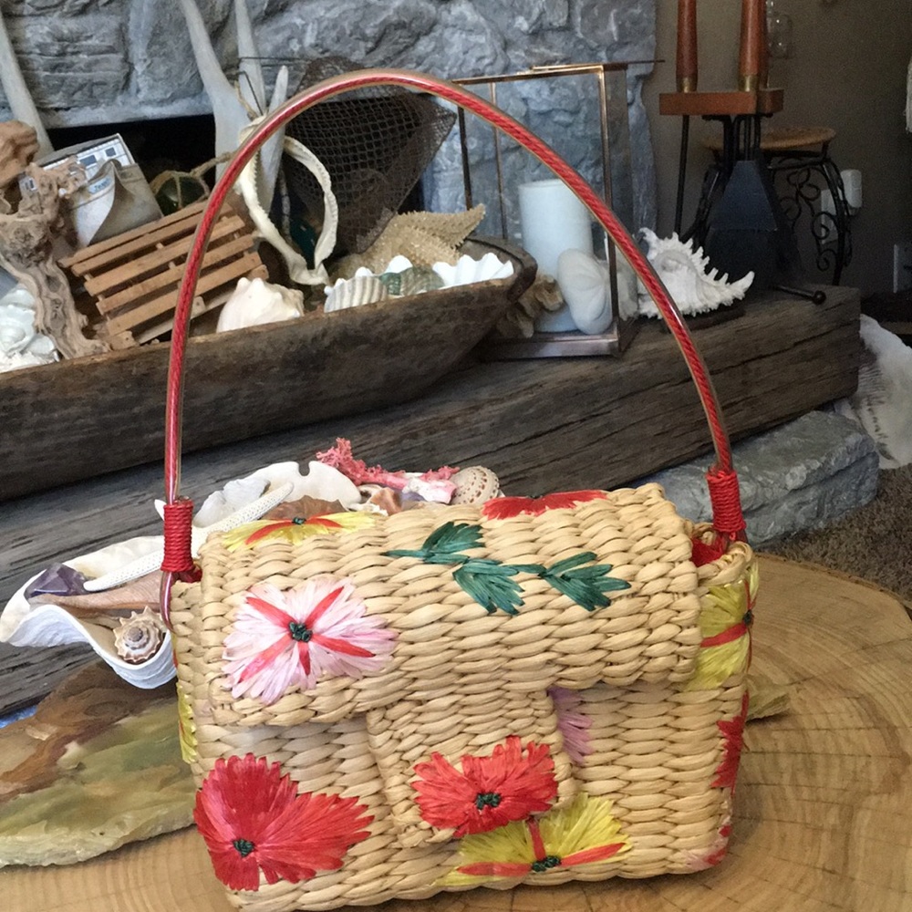 Vintage woven raffia purse